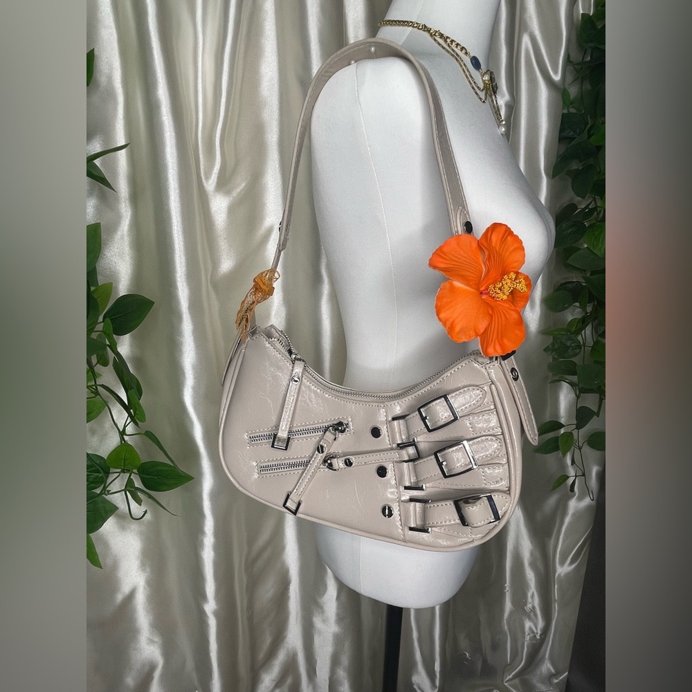 Y2K belted beige shoulder purse 👜